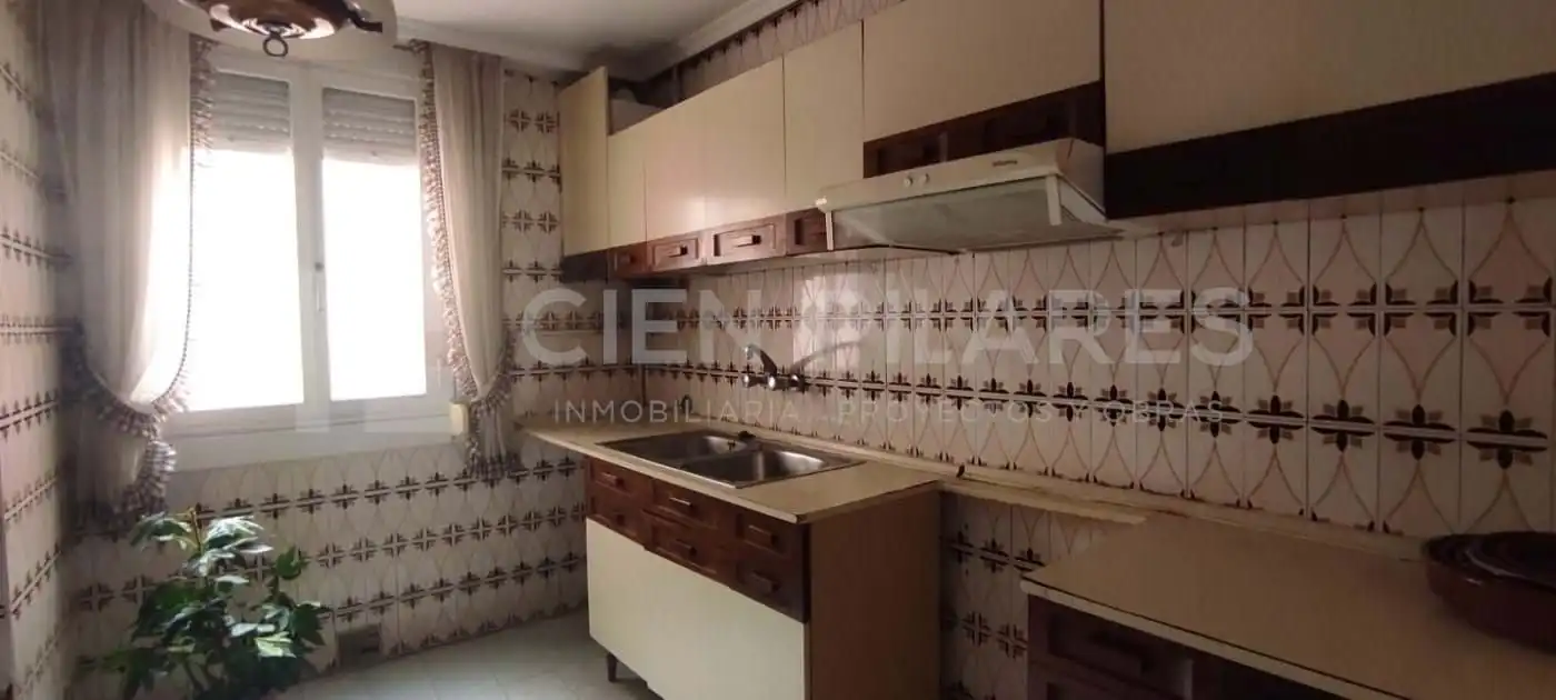 Kitchen of Flat for sale in  Logroño