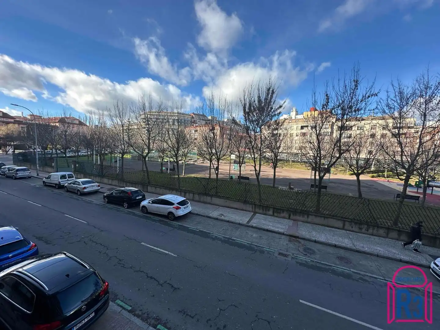 Vista exterior de Piso en venta en León Capital  con Calefacción, Terraza y Trastero