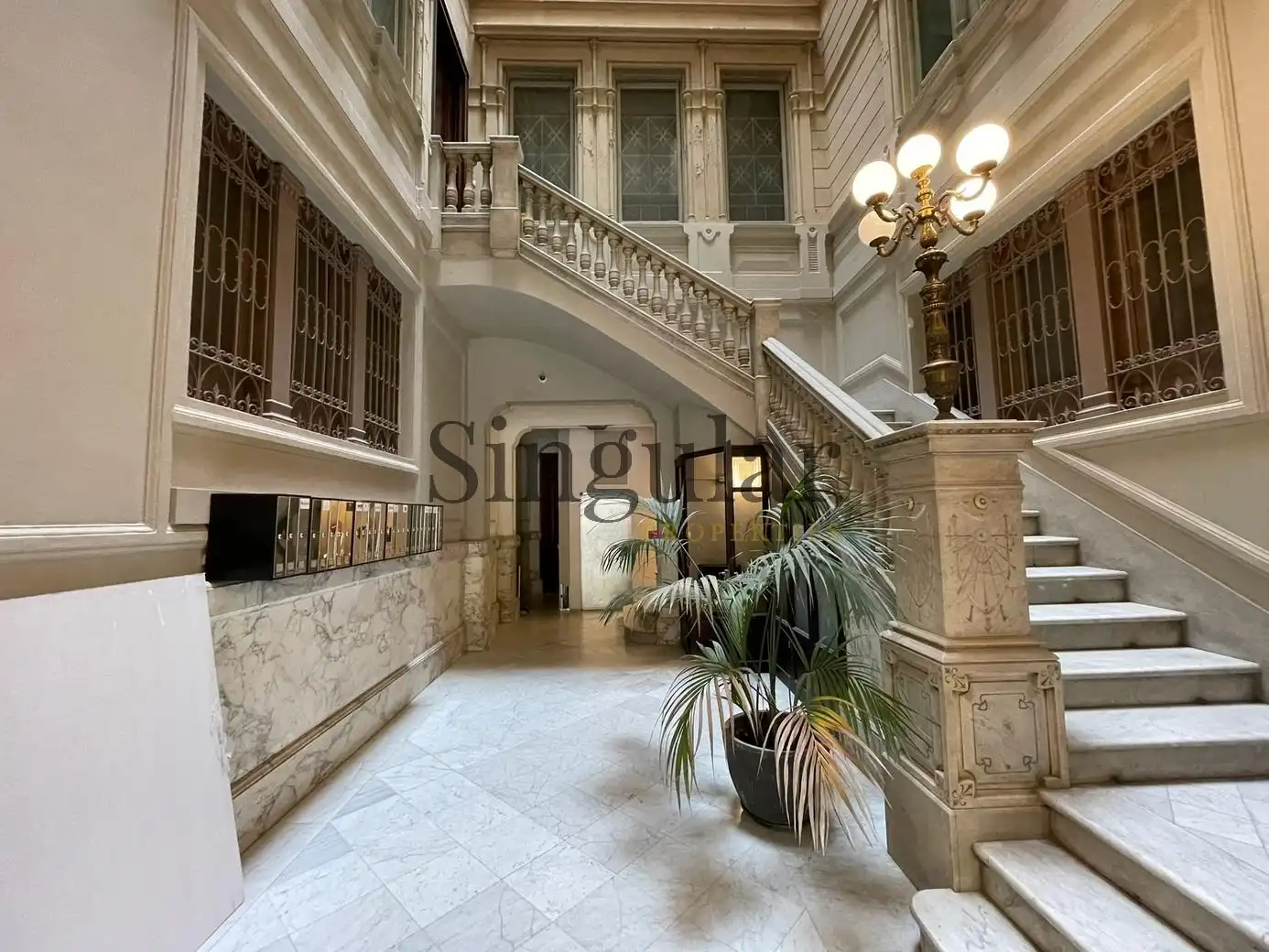 Office space with lift to rent in Passeig GRACIA