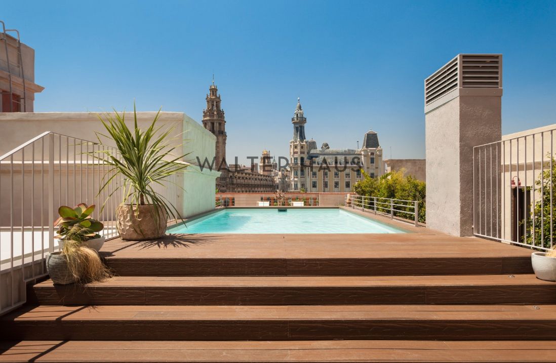 Swimming pool of Flat for sale in  Barcelona Capital  with Air Conditioner, Heating and Parquet flooring