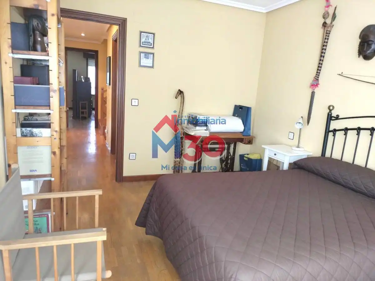 Habitación de Casa o chalet en venta en Miranda de Ebro con Calefacción y Terraza