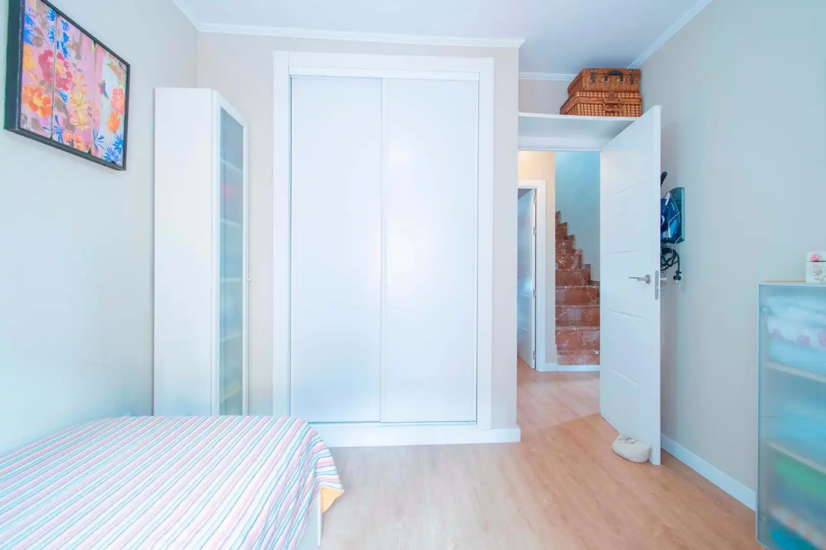 Habitación de Casa adosada en venta en Gines con Aire acondicionado, Jardín privado y Trastero