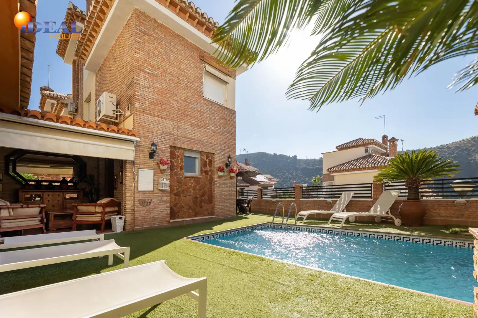 Chalet con piscina en venta en C. la Iruela, 45