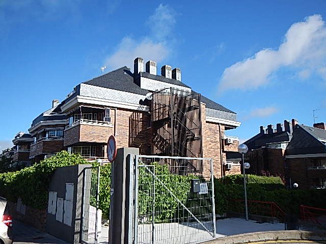 Exterior view of Garage for sale in Las Rozas de Madrid
