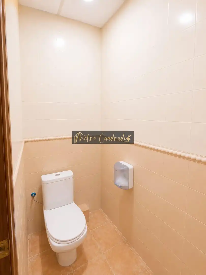 Baño de Local de alquiler en Mérida con Aire acondicionado