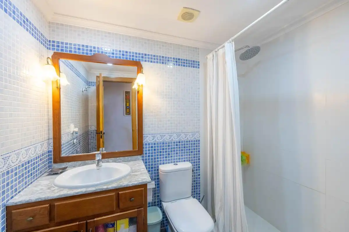Bany de Casa o xalet en venda en Torremolinos amb Aire condicionat, Calefacció i Jardí privat