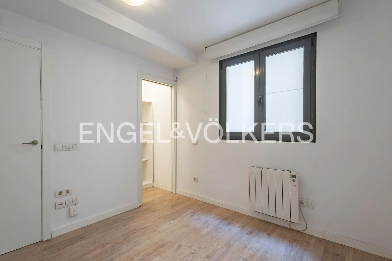 Habitación de Piso en venta en Barcelona con Calefacción, Terraza y Balcón