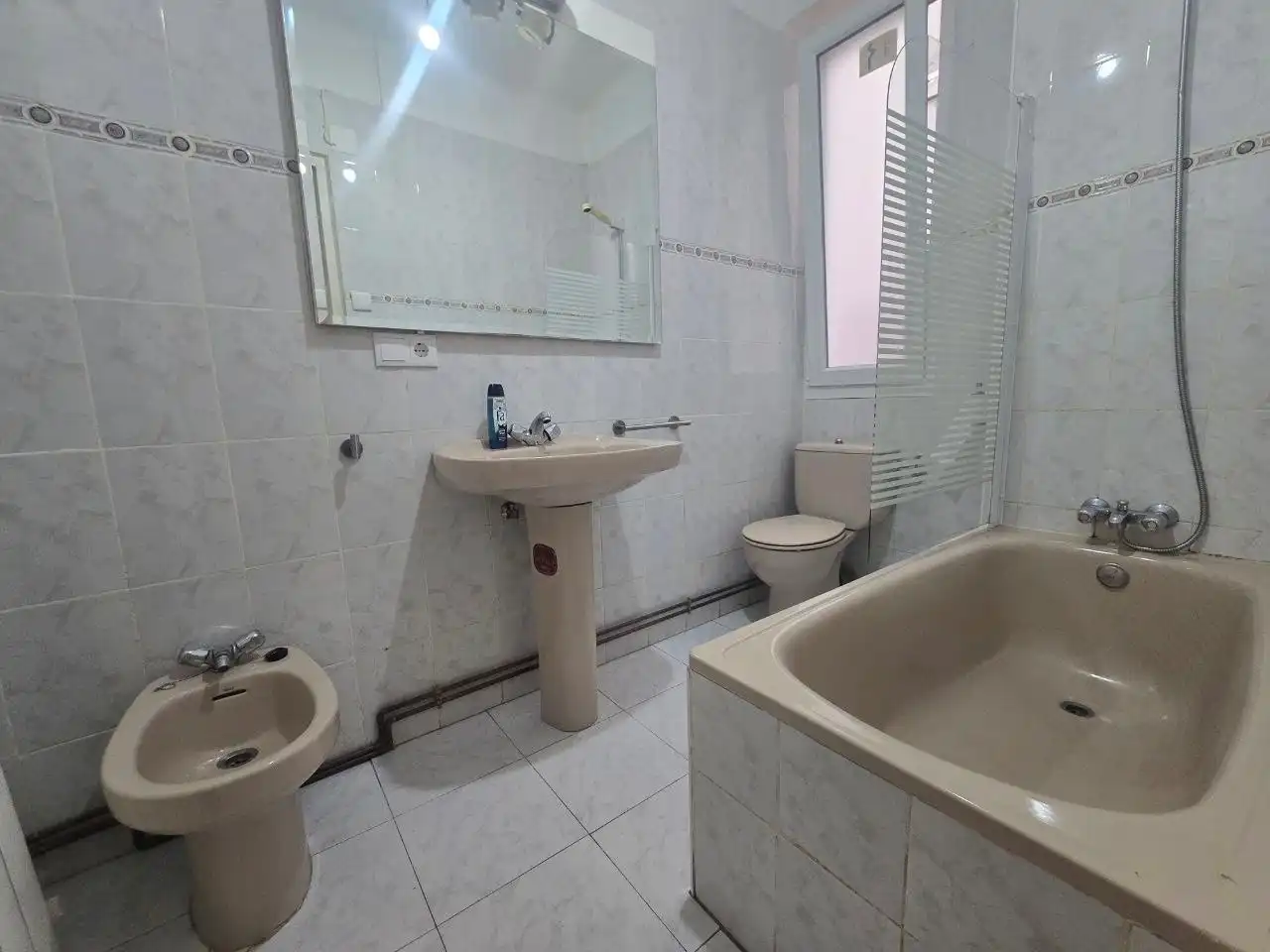 Badezimmer von Wohnungen zum Verkauf in  Logroño mit Heizung und Abstellraum