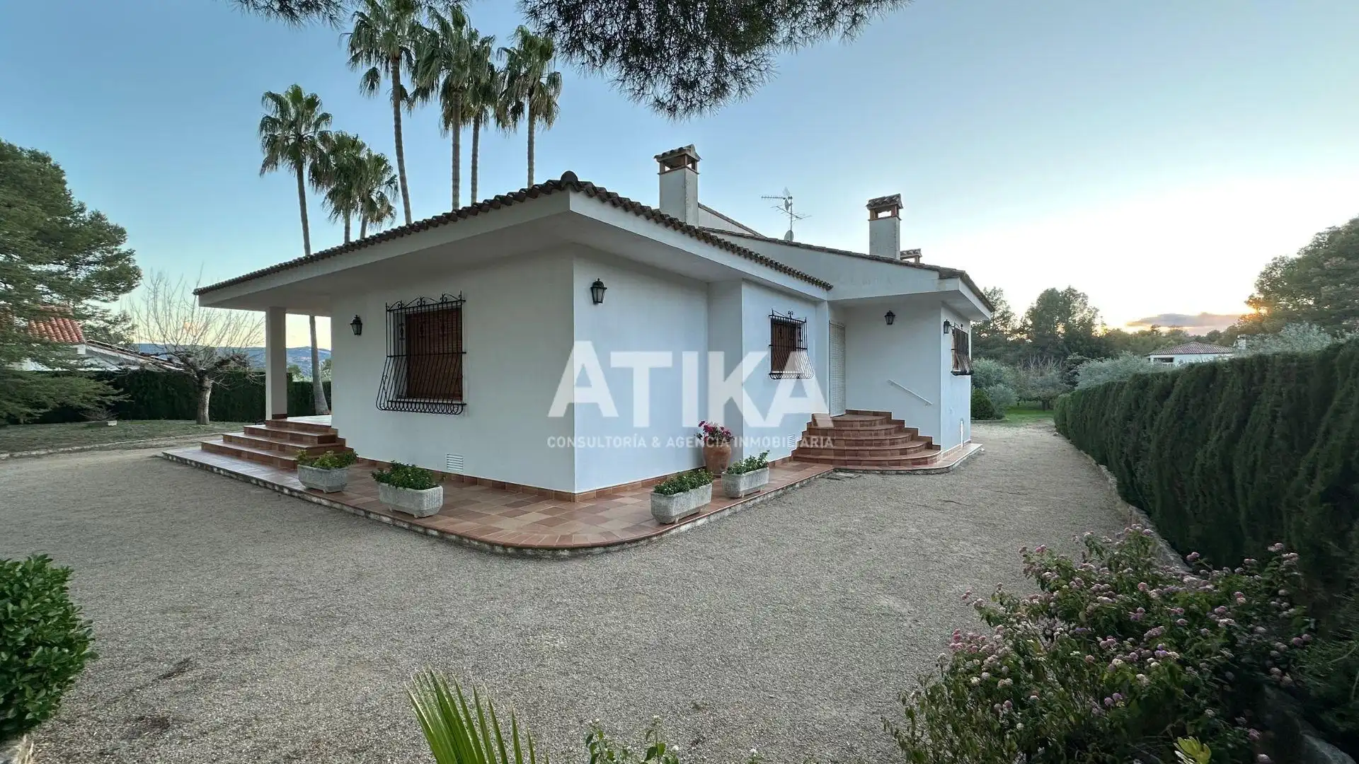 Vista exterior de Casa o xalet en venda en Ontinyent amb Aire condicionat, Calefacció i Jardí privat
