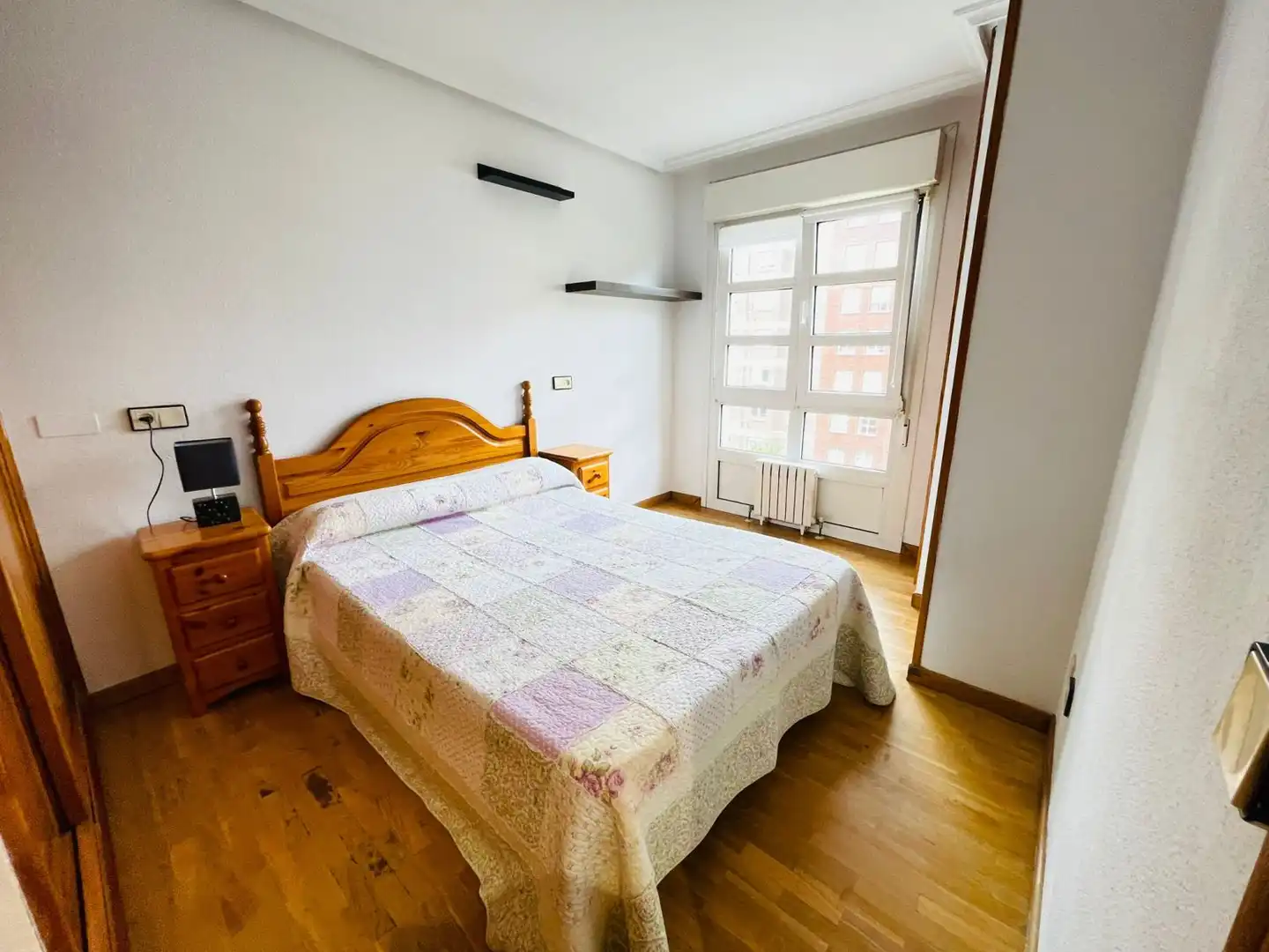 Schlafzimmer von Wohnungen zum Verkauf in Gijón  mit Heizung und Parkett