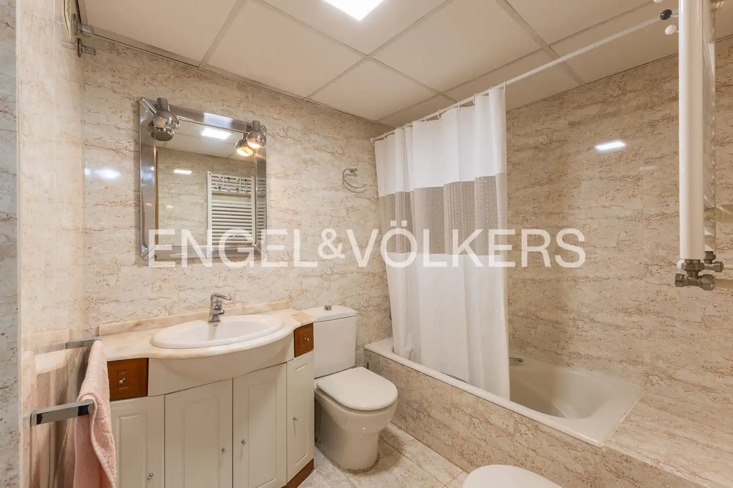 Badezimmer von Dachboden zur Miete in Valencia mit Klimaanlage, Heizung und Parkett