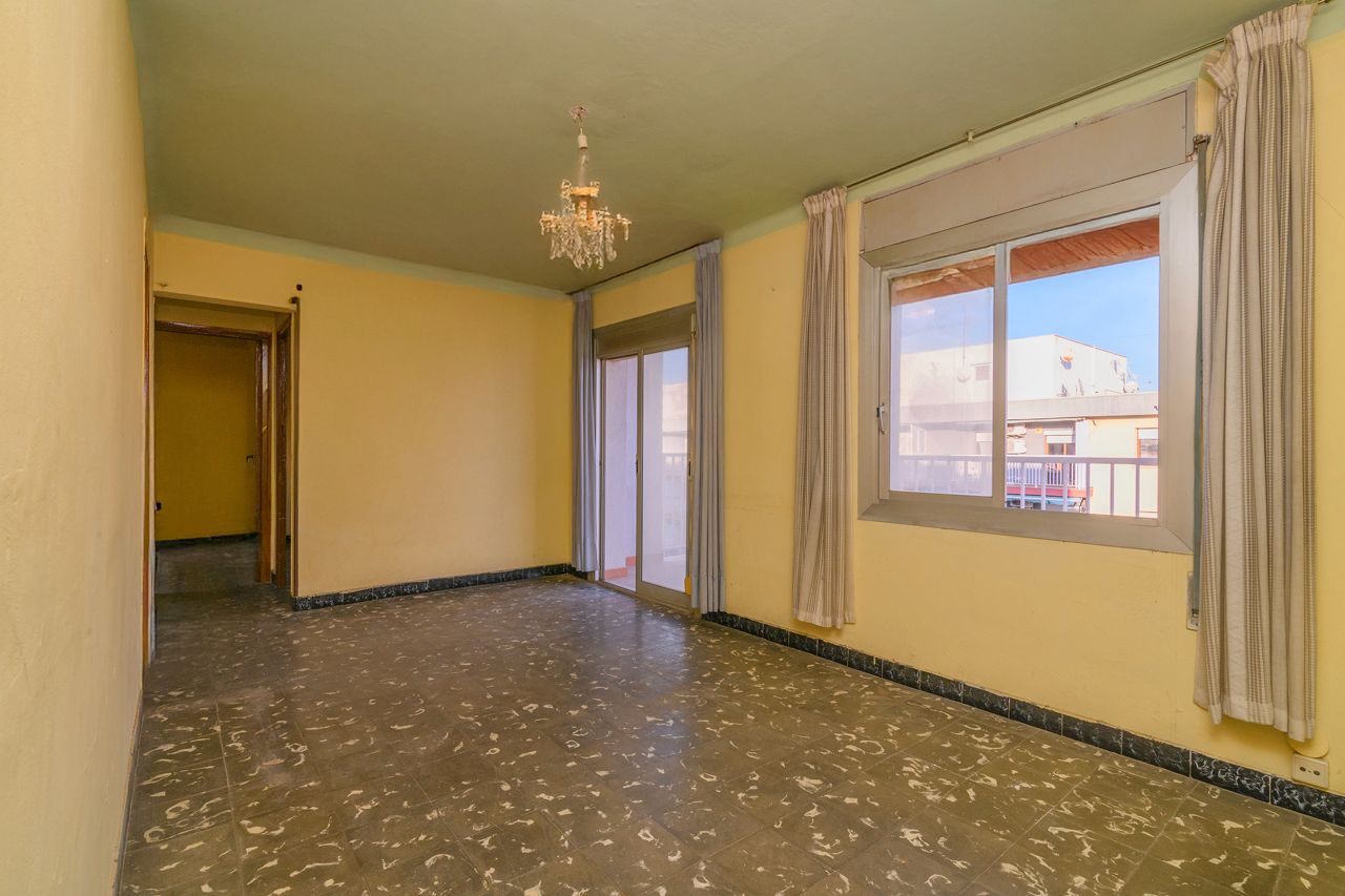 Sala d'estar de Pis en venda en Sant Boi de Llobregat amb Balcó