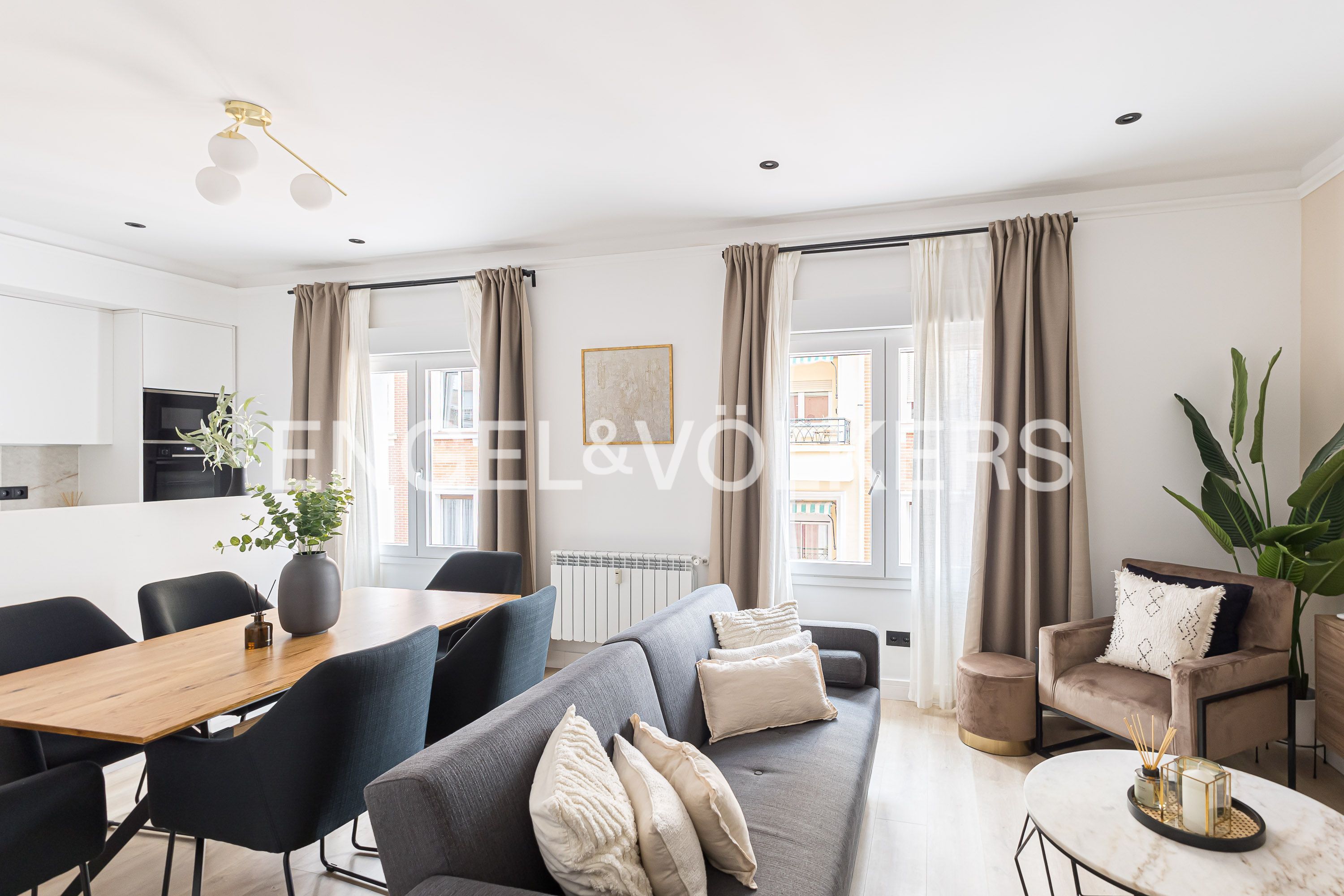 Sala d'estar de Pis de lloguer en  Madrid Capital amb Aire condicionat, Calefacció i Parquet