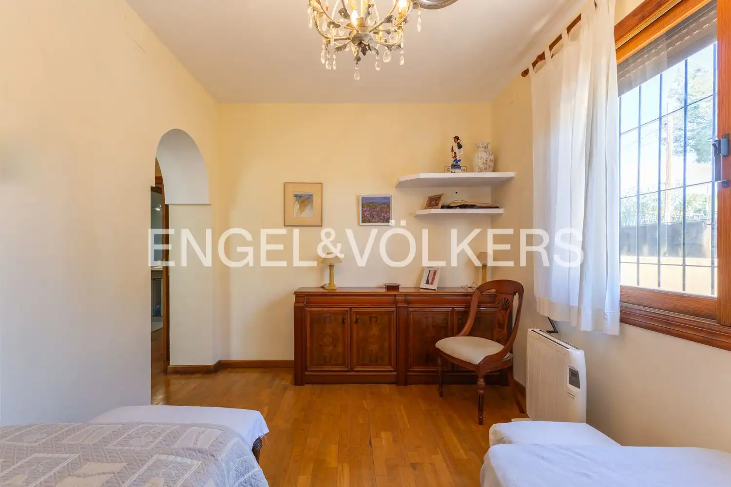 Habitación de Casa o chalet en venta en Paterna con Aire acondicionado, Calefacción y Jardín privado