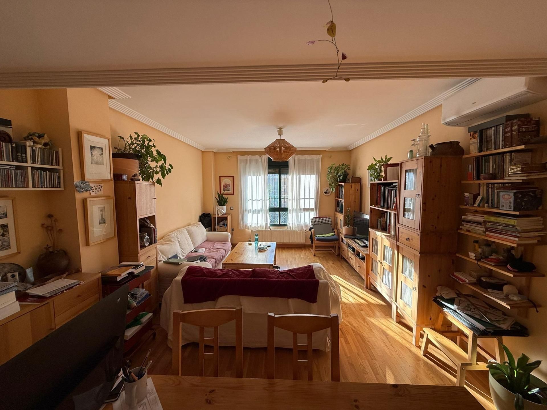 Sala de estar de Casa adosada en venta en Cáceres Capital con Aire acondicionado y Balcón