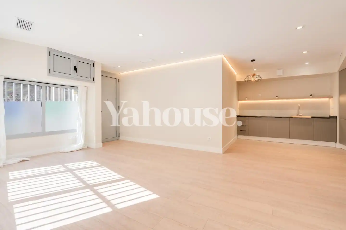Sala de estar de Planta baja en venta en  Barcelona Capital con Aire acondicionado y Parquet