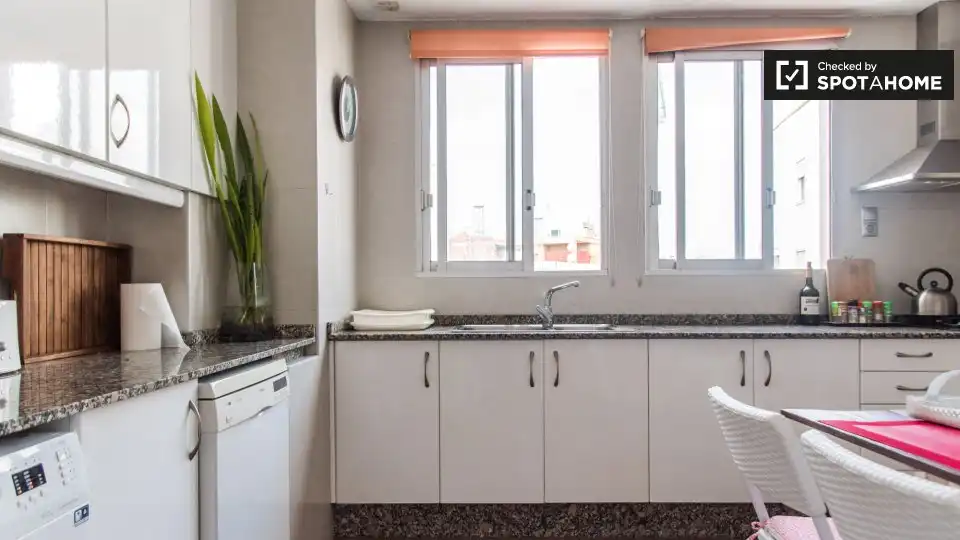 Appartamento con terrazza in affitto a Extramurs, imagen 8