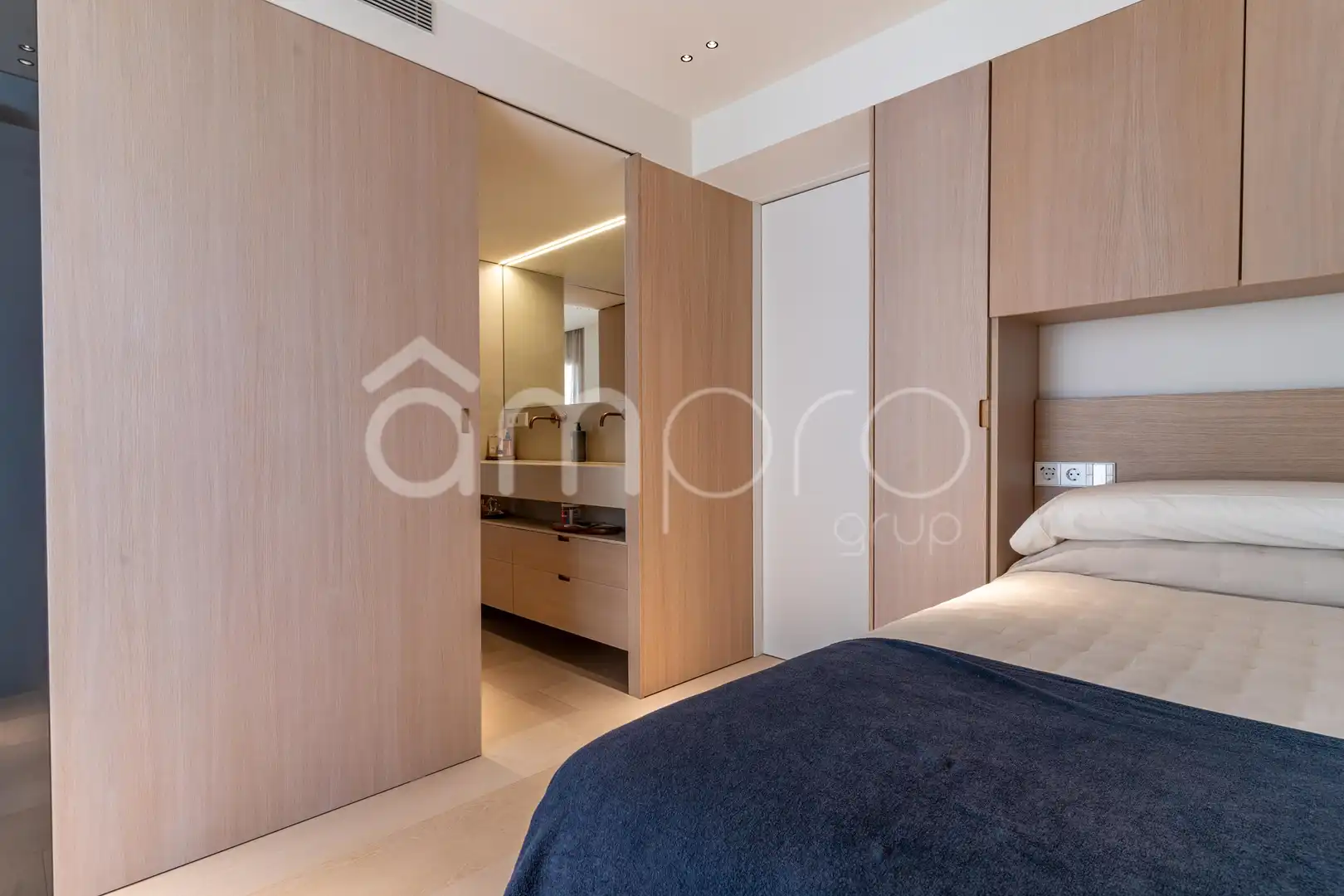 Schlafzimmer von Wohnung zum Verkauf in Salou mit Klimaanlage, Heizung und Terrasse
