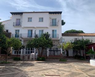 Vista exterior de Local en venda en Marbella amb Aire condicionat