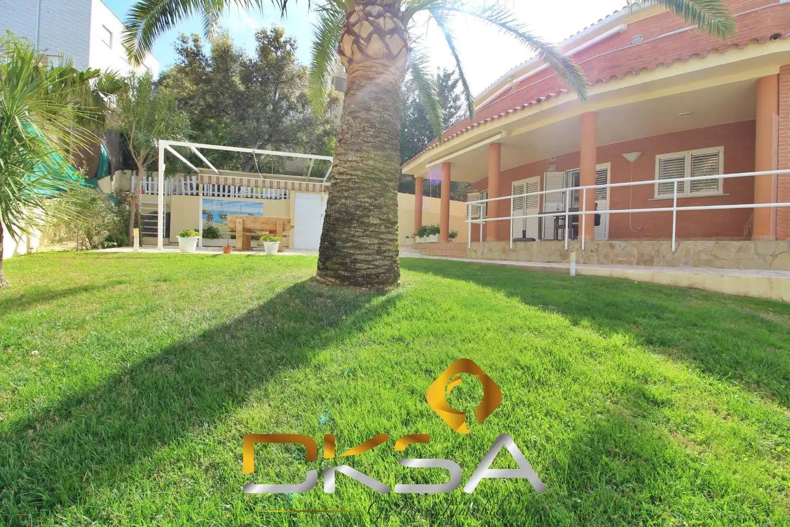 Vista exterior de Casa o xalet en venda en Oropesa del Mar / Orpesa amb Aire condicionat, Jardí privat i Terrassa