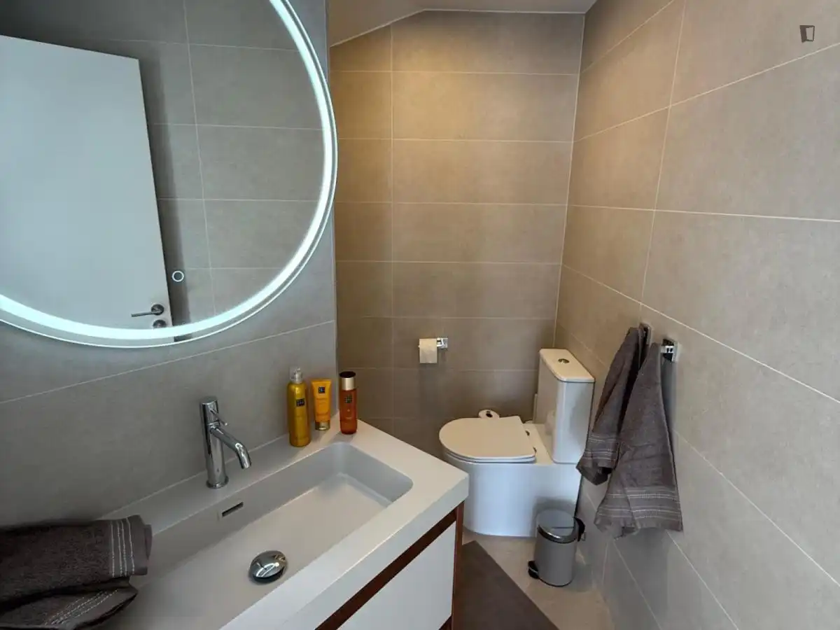 Bany de Apartament de lloguer en Málaga amb Aire condicionat, Calefacció i Moblat