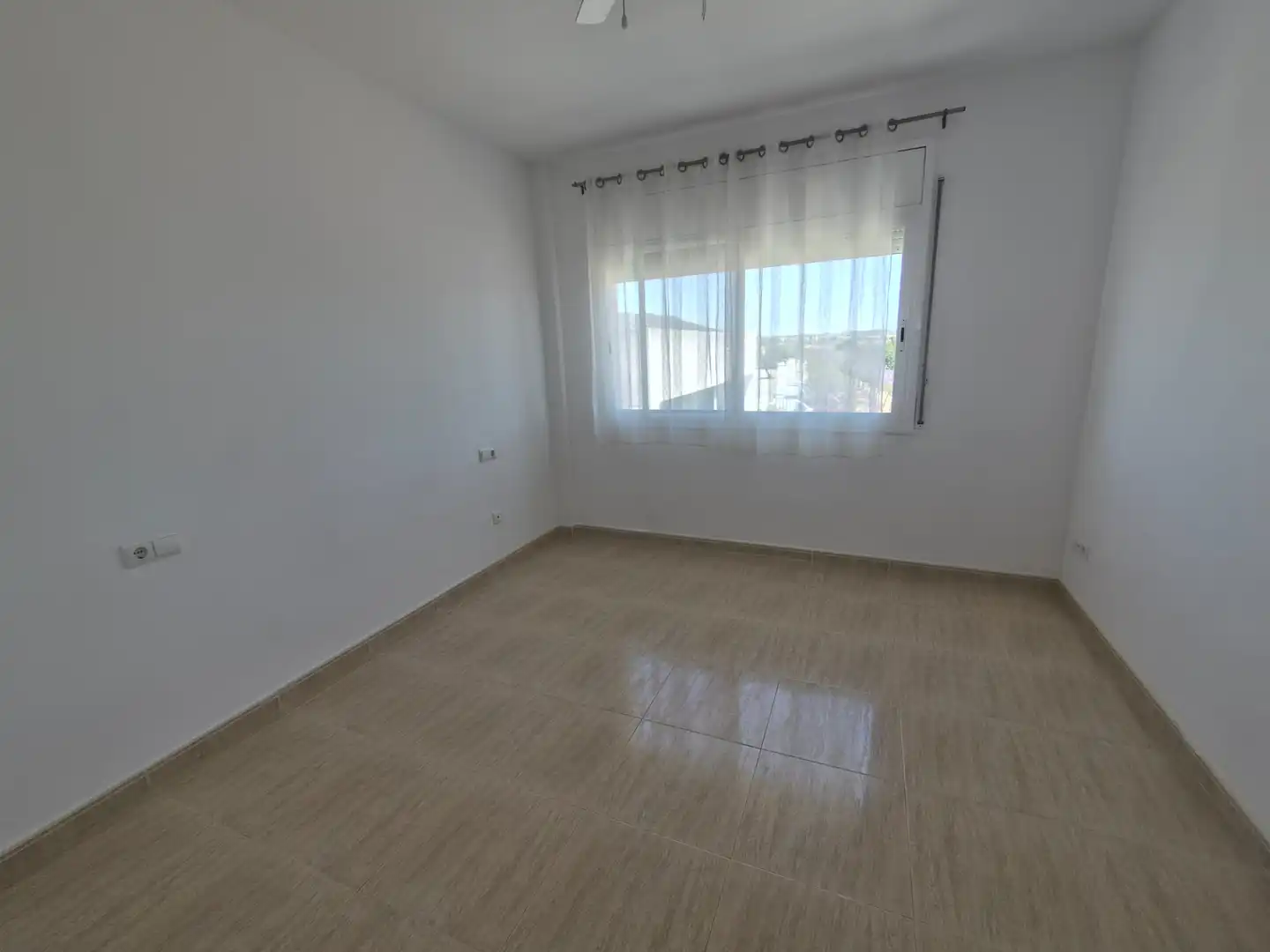 Habitación de Piso en venta en Roda de Berà con Terraza, Horno y Balcón