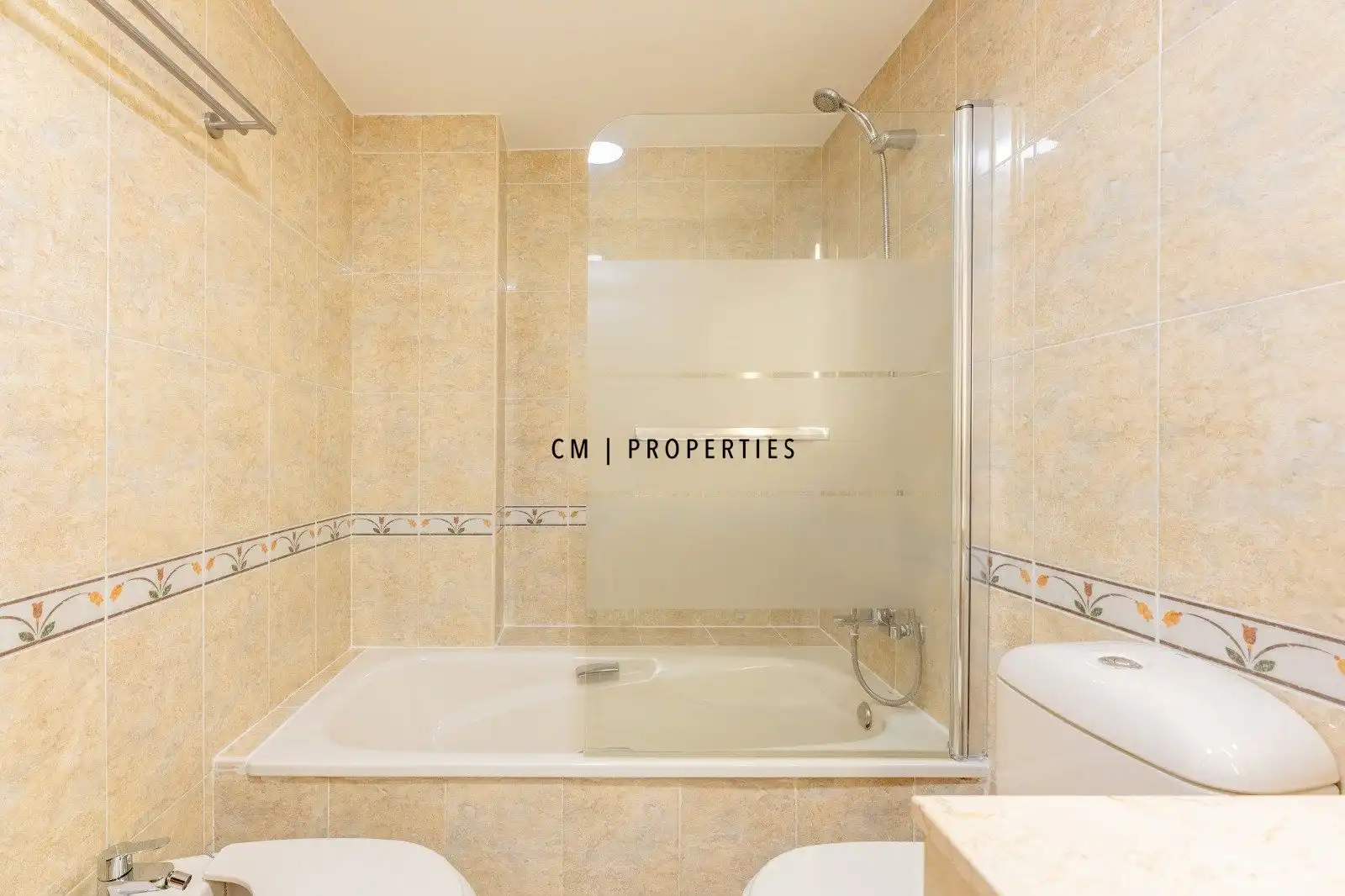 Bathroom of Flat for rent in Valencia  with Air Conditioner, Heating and Terrace