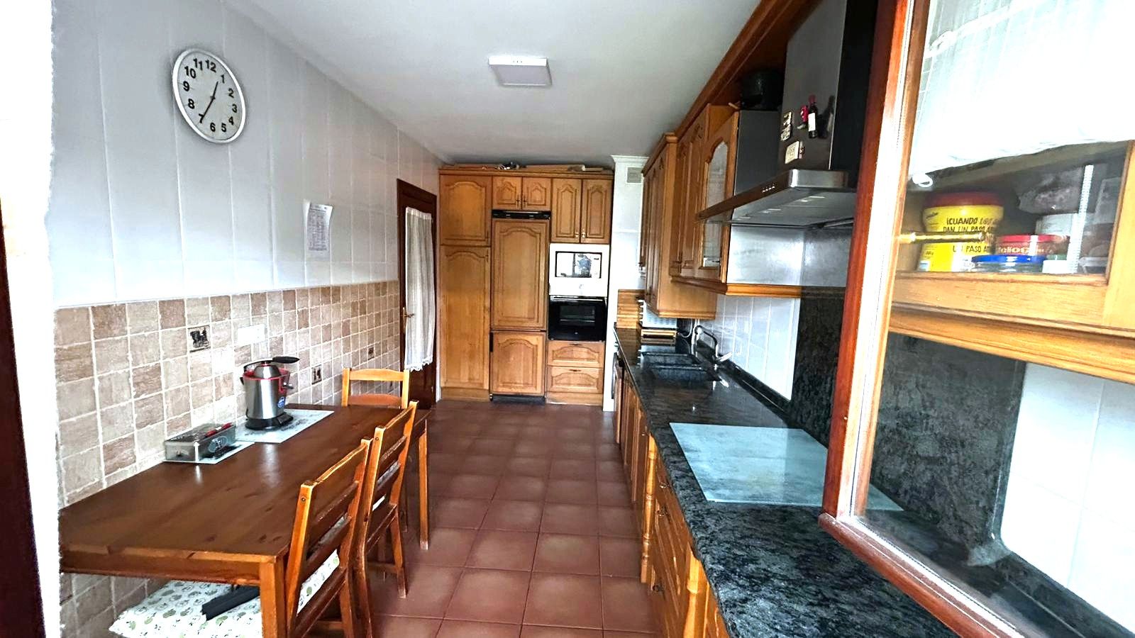 Kitchen of Flat for sale in Castro-Urdiales  with Terrace