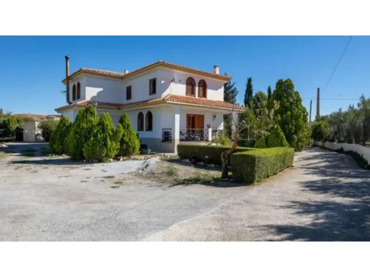 Vista exterior de Casa o xalet en venda en Baza amb Calefacció, Jardí privat i Terrassa
