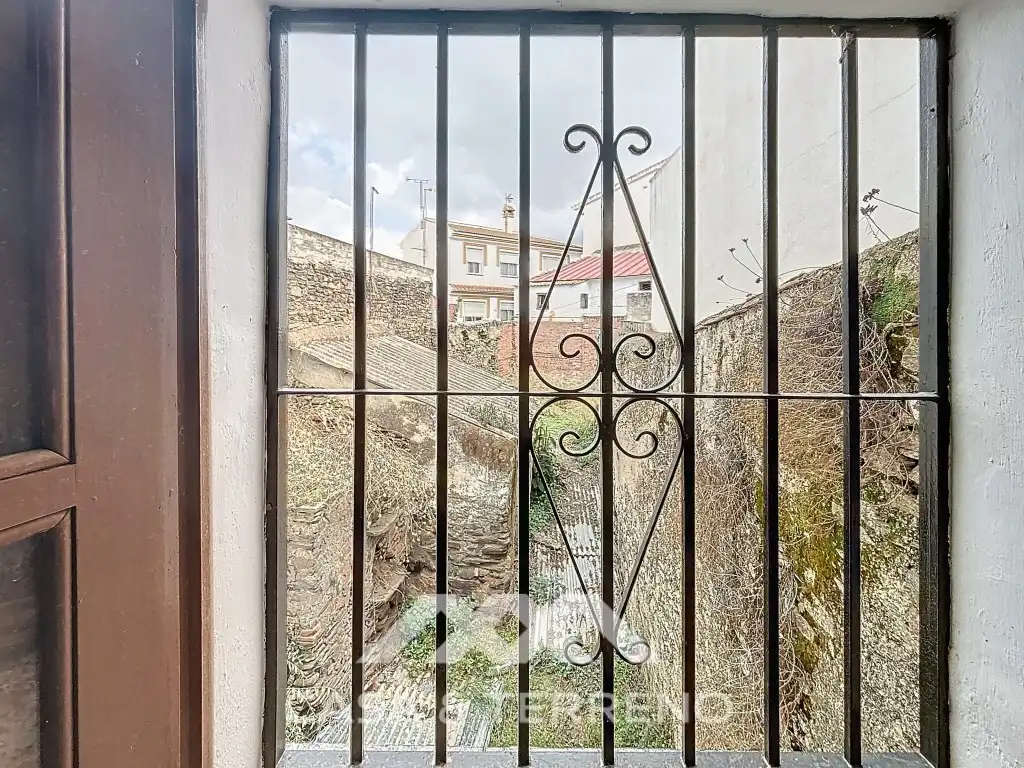 Balcony of Houses for sale in Sayalonga  with Furnished, Oven and Washing machine