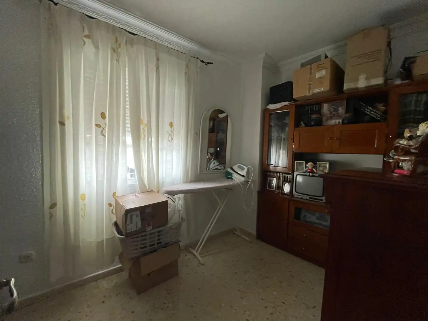 Dormitori de Pis en venda en Ubrique amb Aire condicionat, Terrassa i Moblat