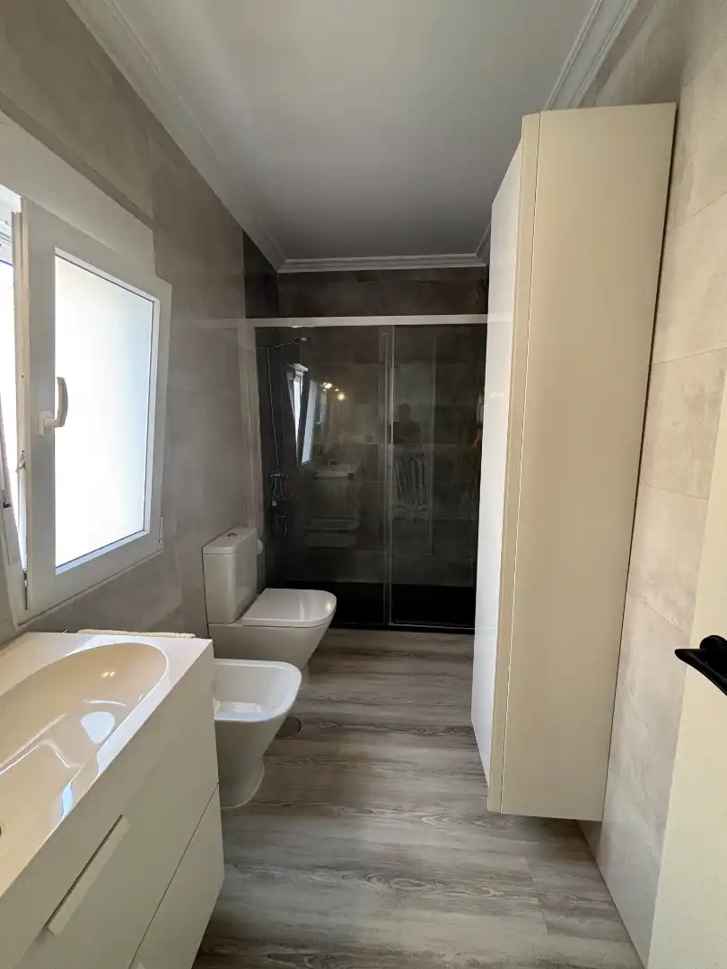 Baño de Casa adosada en venta en Mairena del Aljarafe con Jardín privado, Parquet y Terraza