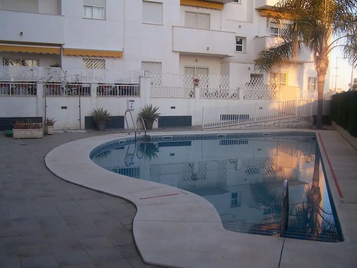 Piscina de Piso de alquiler en Huelva con Aire acondicionado, Amueblado y Balcón