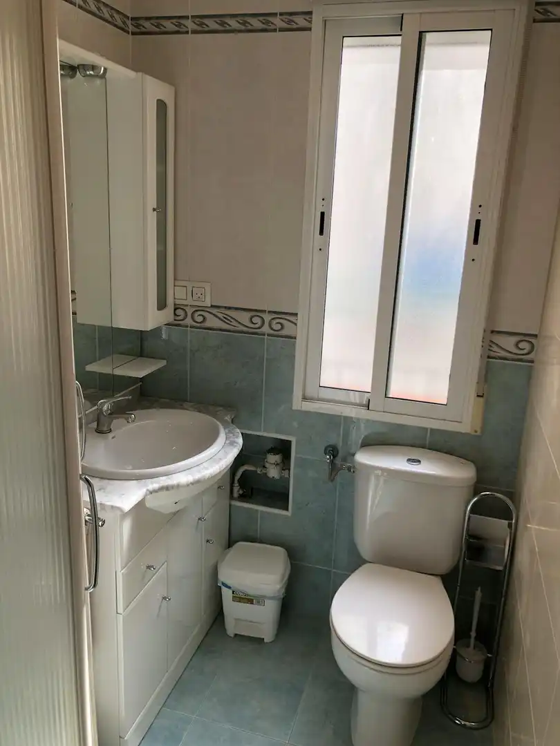 Baño de Piso para compartir en Valencia con Calefacción, Lavadora y Internet