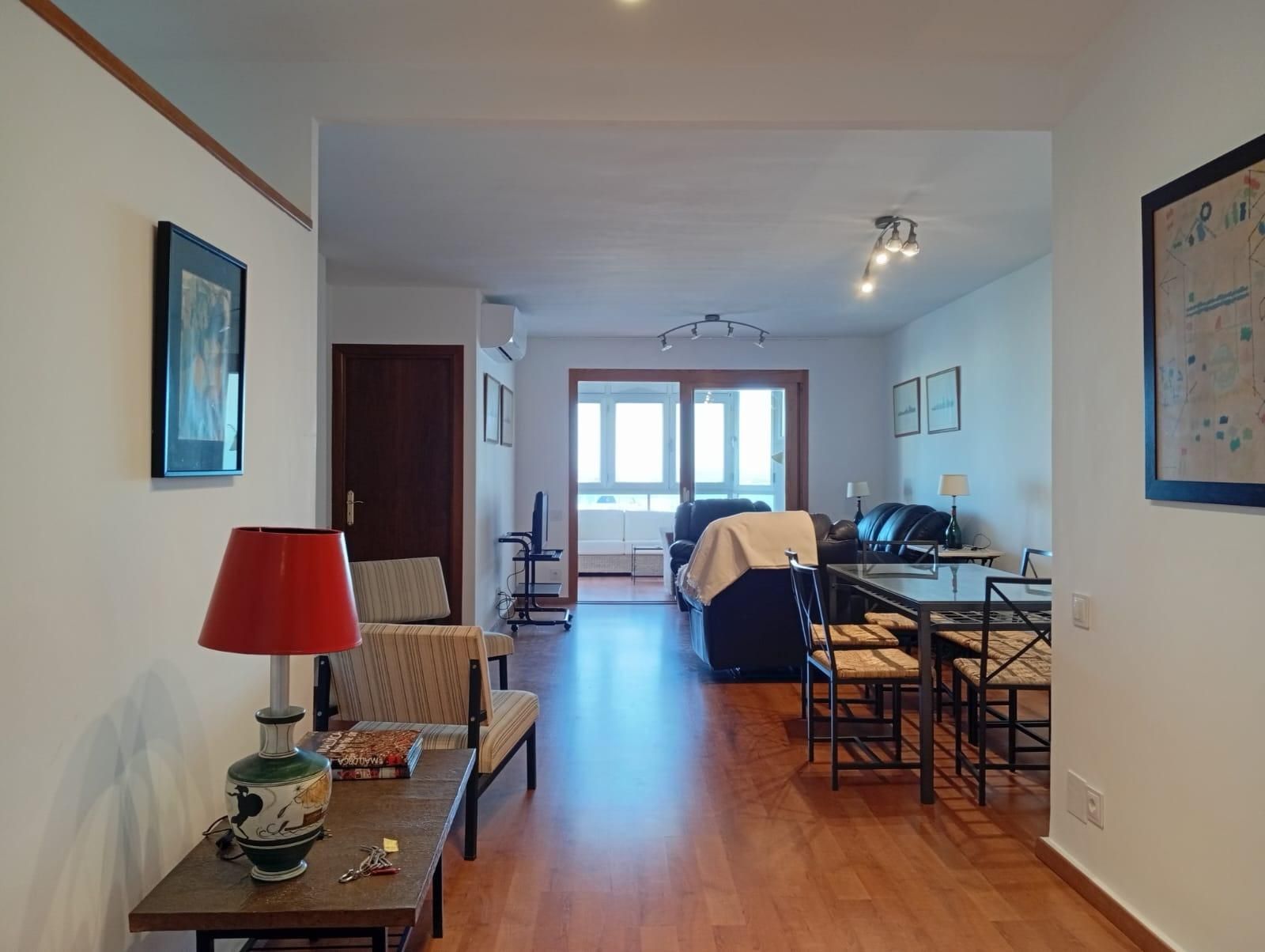 Sala d'estar de Pis de lloguer en  Palma de Mallorca amb Aire condicionat, Jardí privat i Balcó