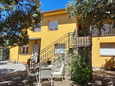 Xalet amb piscina en venda a Calle Nuĺes 29