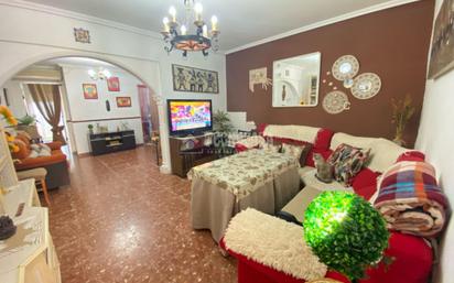 Living room of Single-family semi-detached for sale in Dos Hermanas