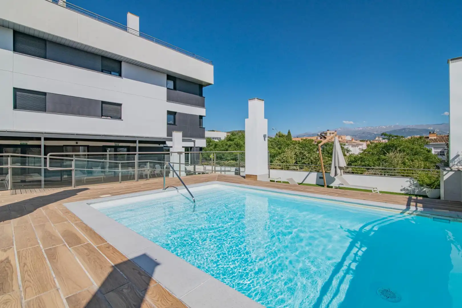 Schwimmbecken von Wohnungen zur Miete in Granada mit Klimaanlage, Heizung und Terrasse