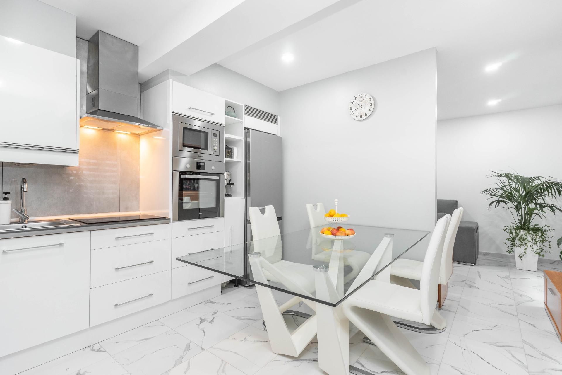 Cocina de Piso en venta en Oviedo  con Calefacción y Trastero