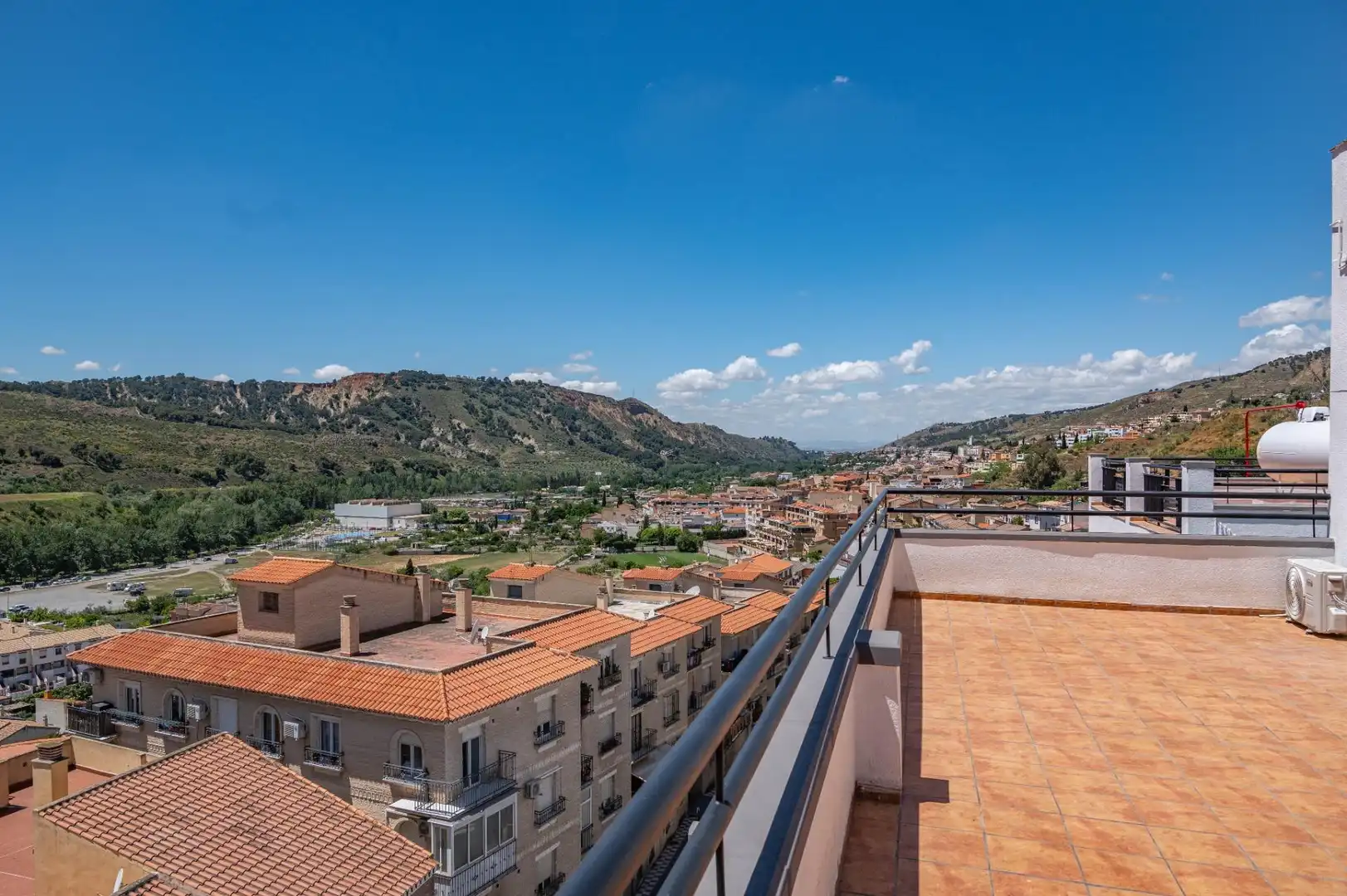 Terrassa de Pis en venda en Cenes de la Vega amb Calefacció, Balcó i Piscina comunitària