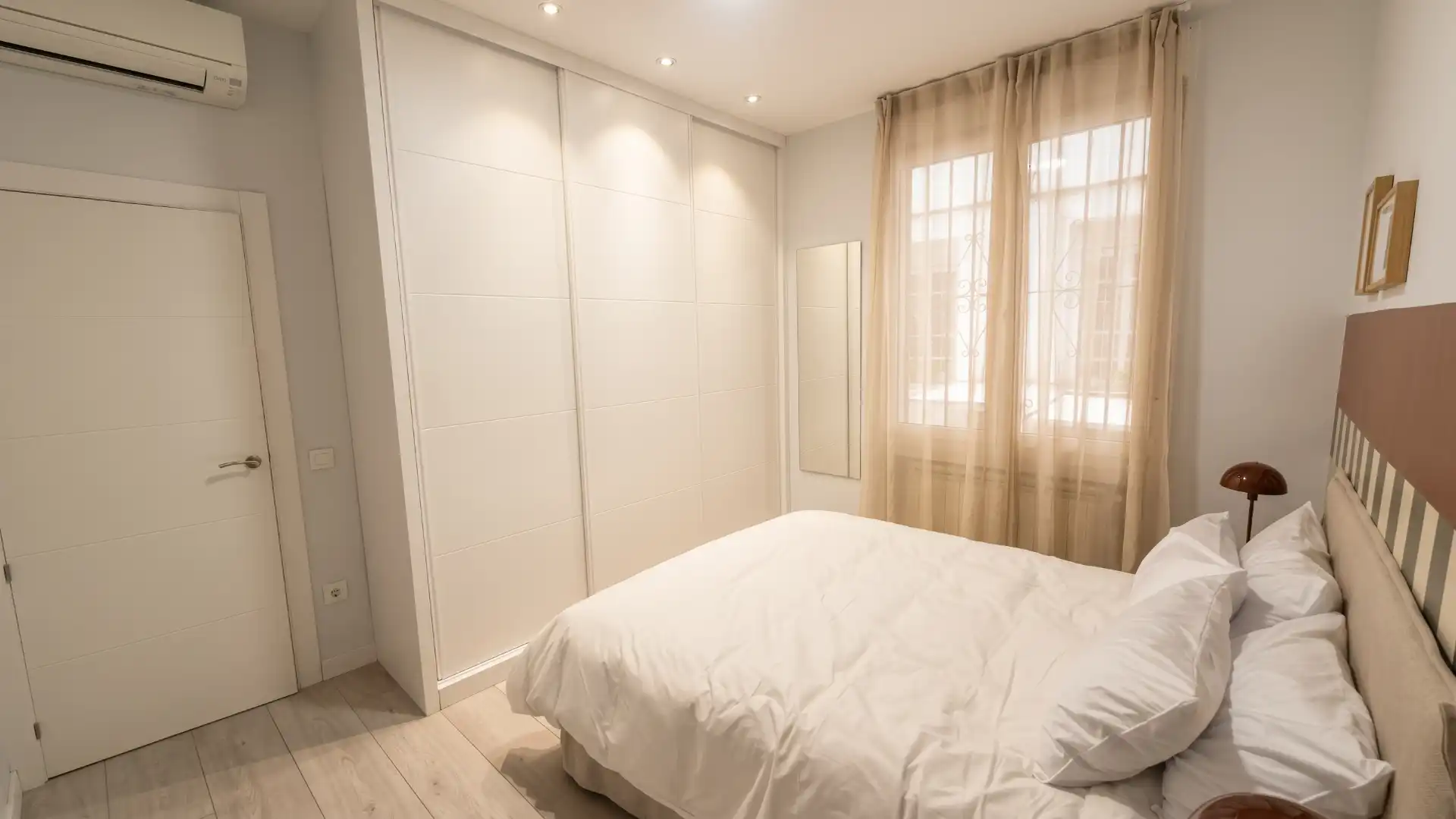 Bedroom of Apartments for rent in Barrio de Salamanca