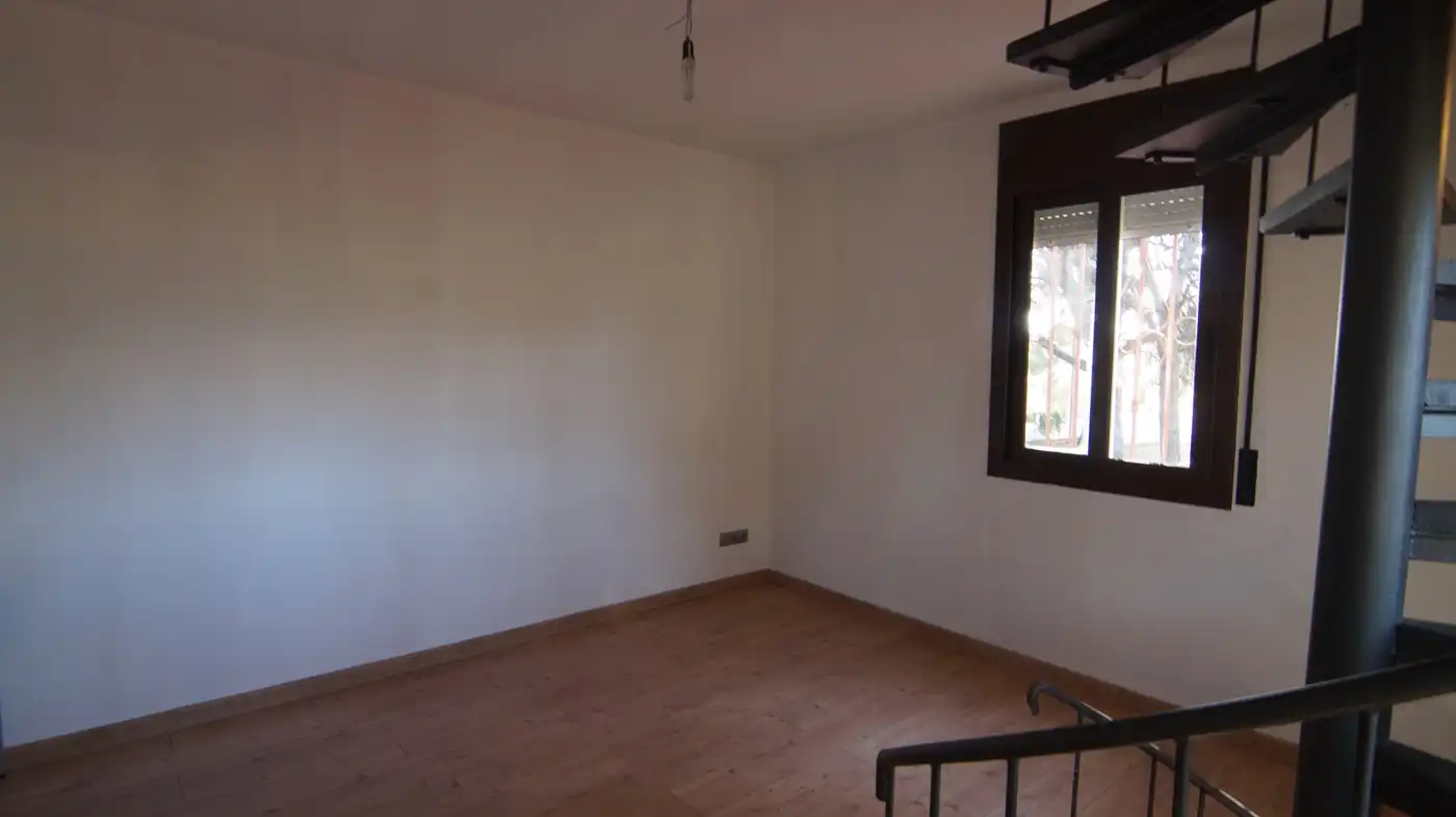 Dormitori de Casa o xalet en venda en El Catllar  amb Parquet, Terrassa i Piscina