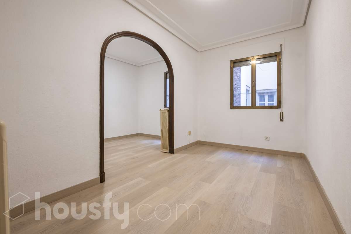 Living room of Flat to rent in  Madrid Capital  with Air Conditioner, Heating and Parquet flooring