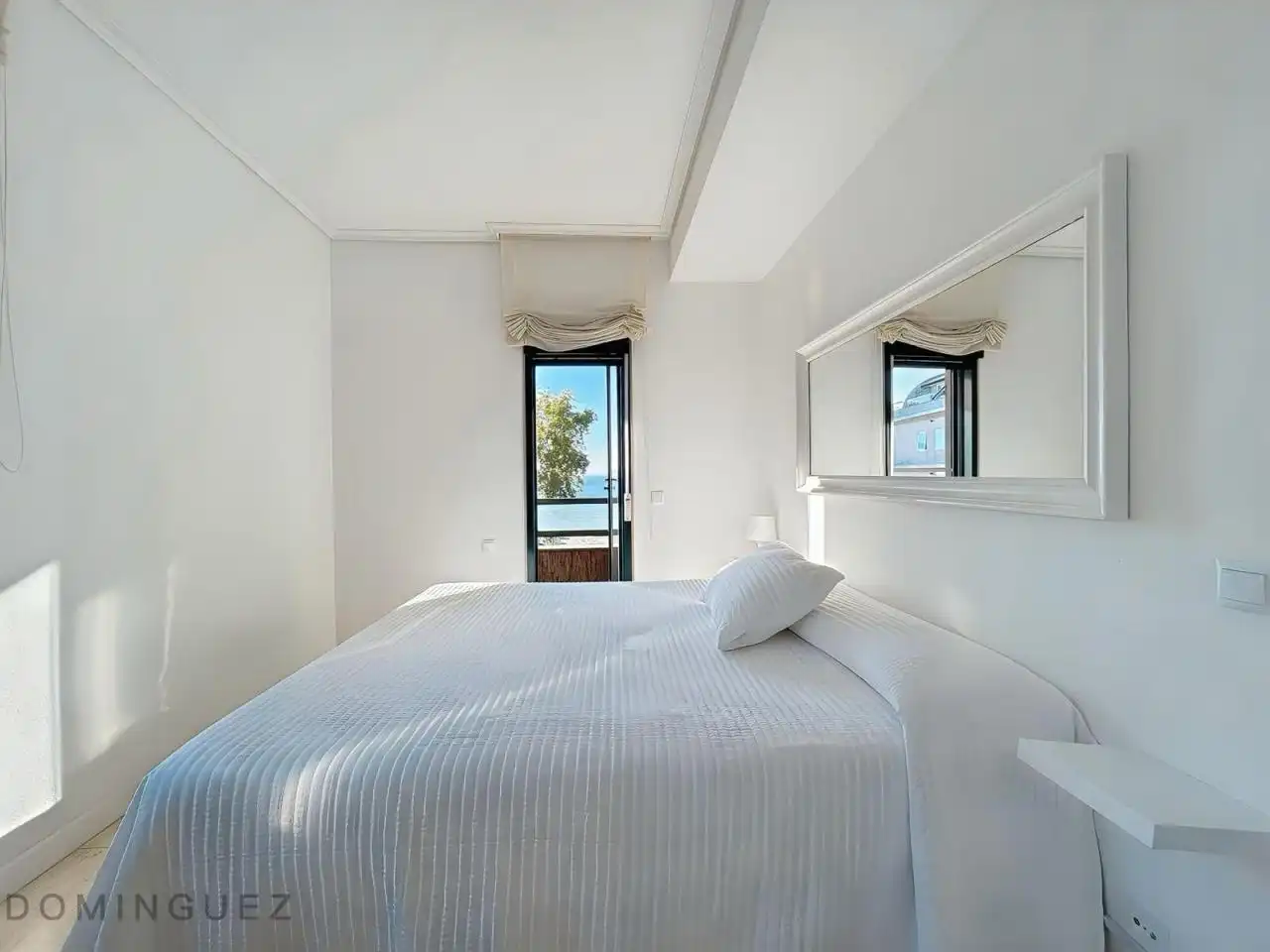 Schlafzimmer von Wohnungen zur Miete in Vigo  mit Heizung, Terrasse und Möbliert
