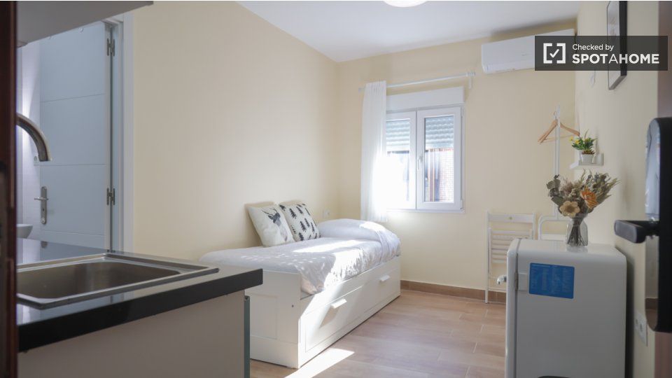 Flat to rent in Bellas Vistas