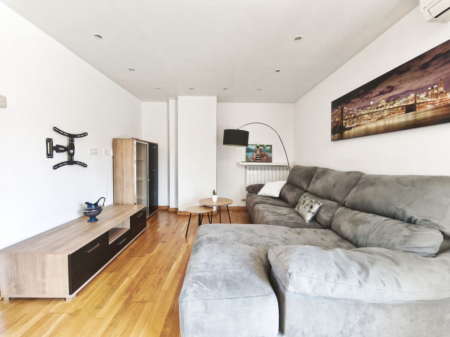 Living room of Attic for sale in Lardero  with Air Conditioner, Heating and Parquet flooring