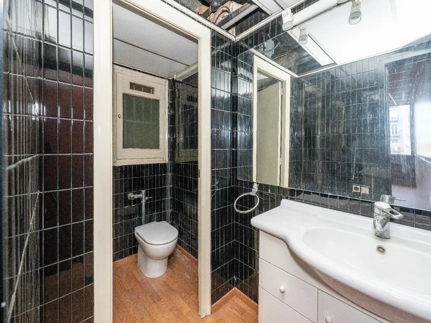 Badezimmer von Büro zum Verkauf in Barcelona