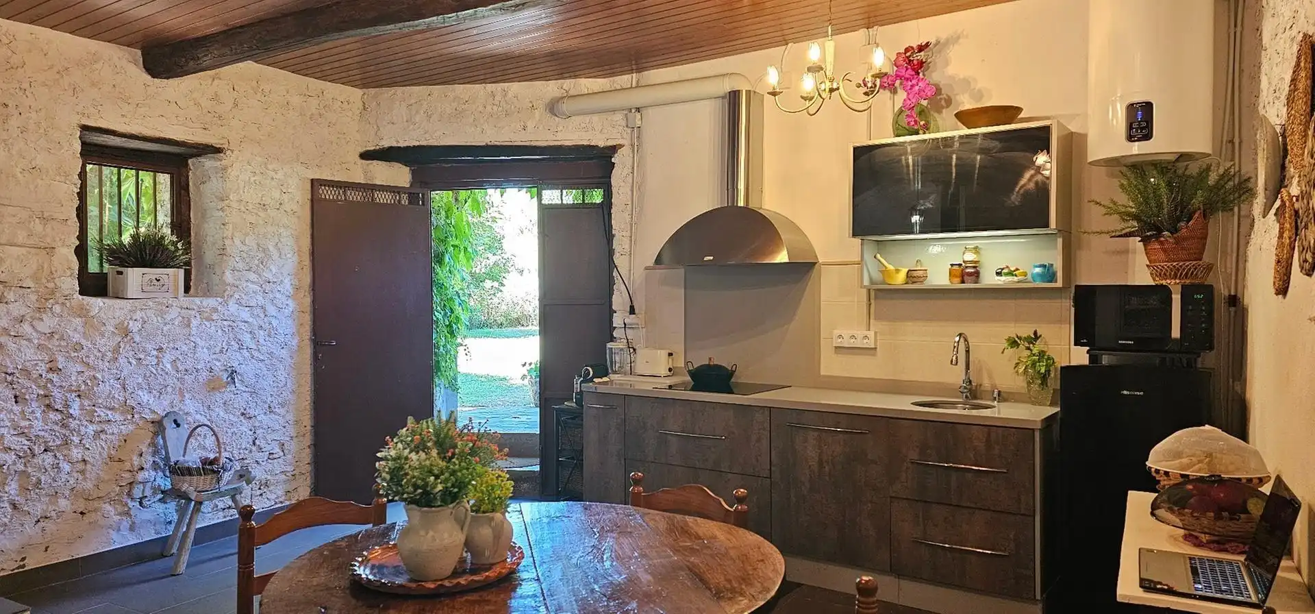 Cuina de Finca rústica en venda en Ponferrada amb Jardí privat