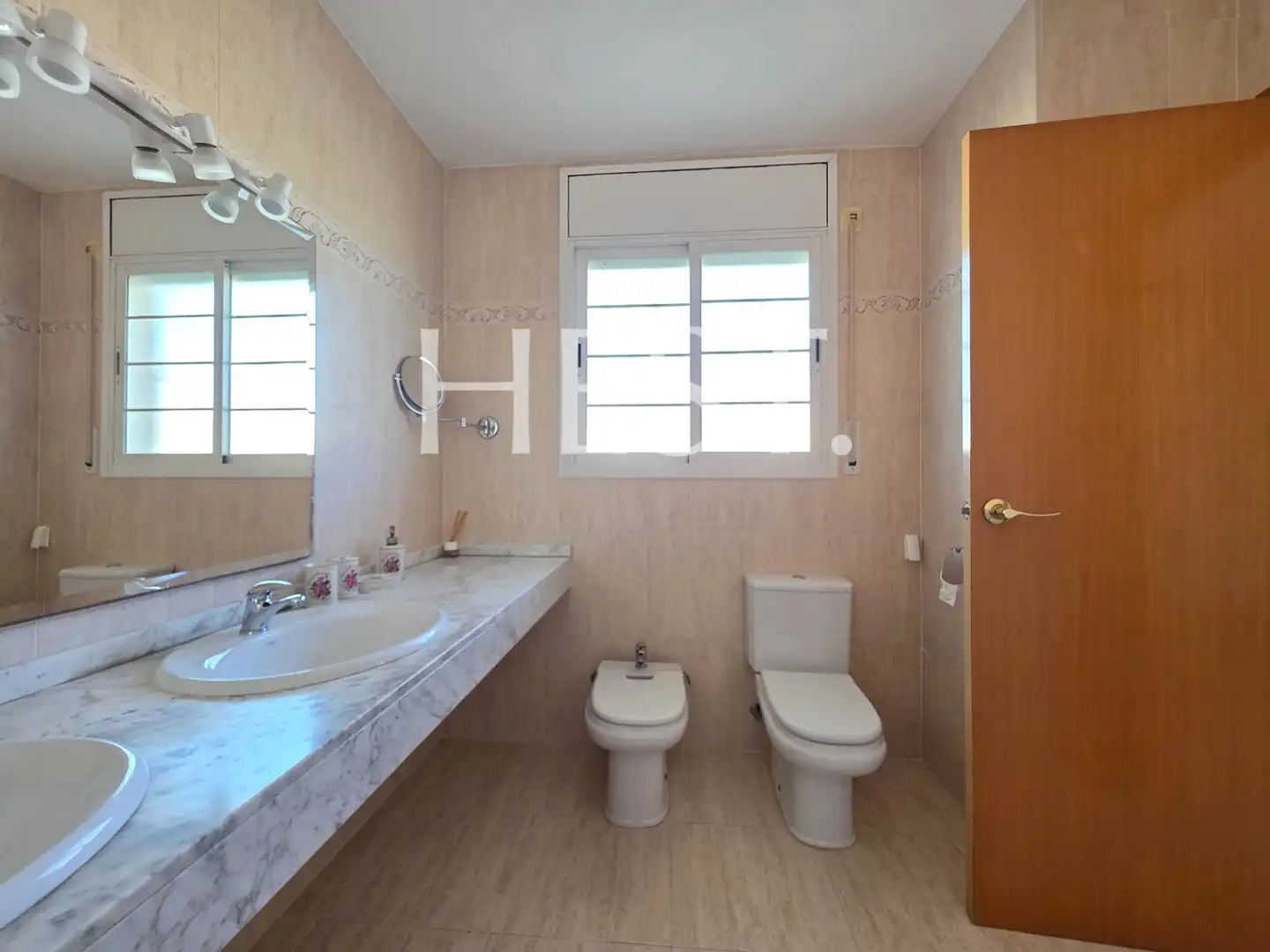 Badezimmer von Einfamilien-Reihenhaus zum Verkauf in Cambrils mit Klimaanlage, Heizung und Privatgarten