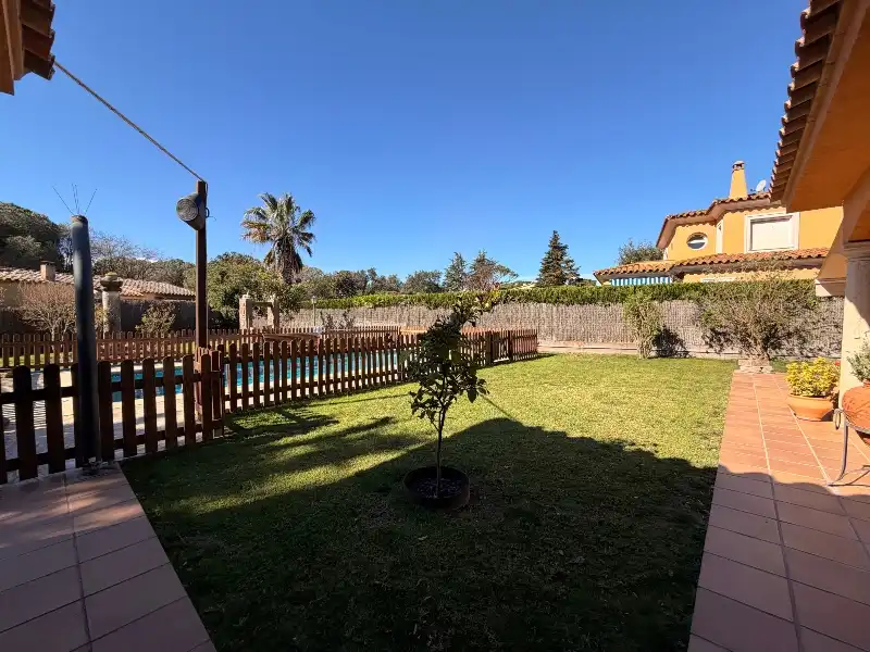 Garden of Houses for sale in Mont-ras  with Air Conditioner, Heating and Private garden